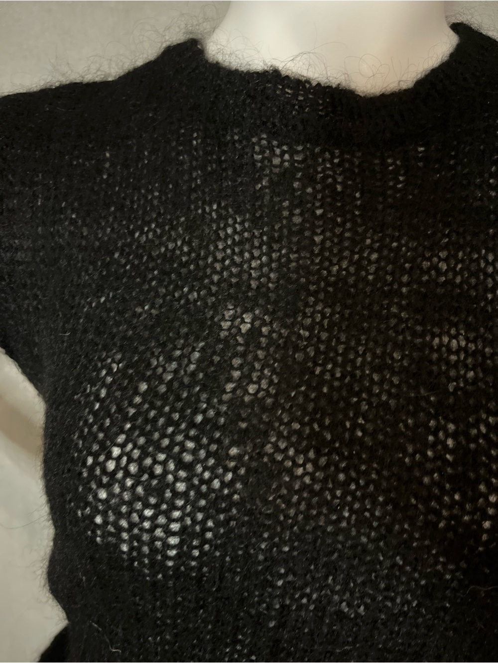 Tommy Hilfiger Sleeveless Lightweight  Sheer Knit Wool/Mohair Vest - Picture 2 of 13